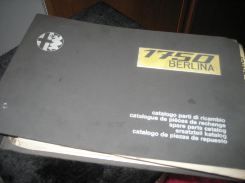 Vendo Alfa Romeo 1750 catalogo ricambi originale