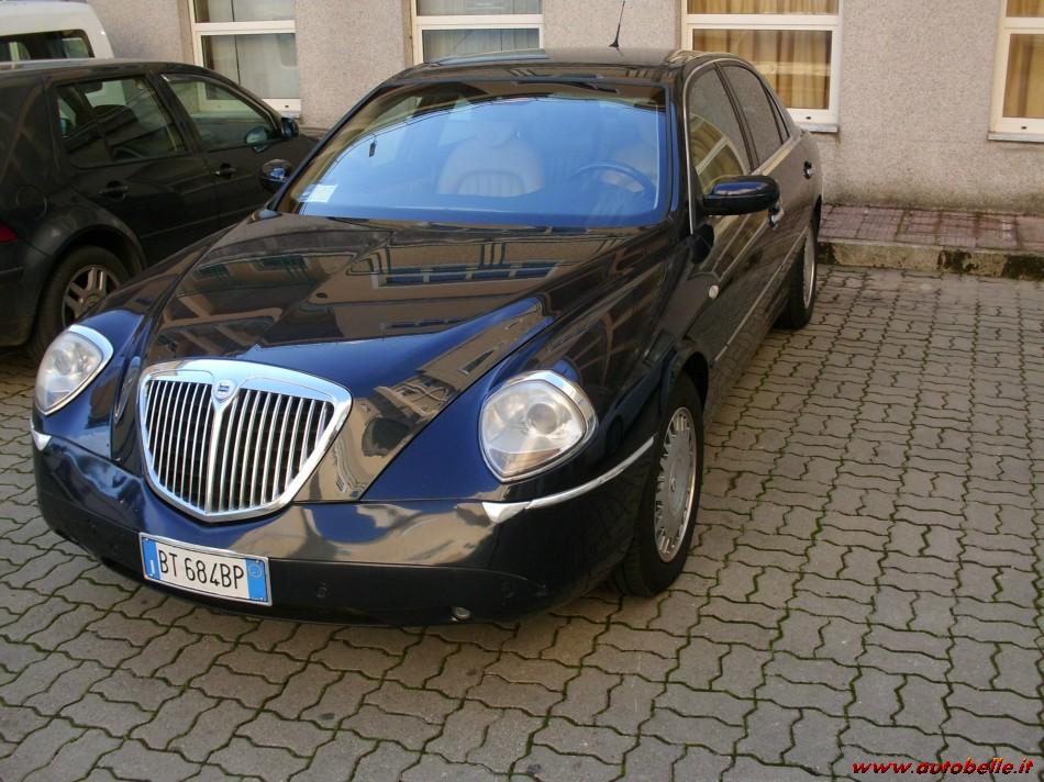 Lancia thesis auto blu picture
