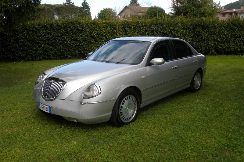 Lancia thesis interior picture