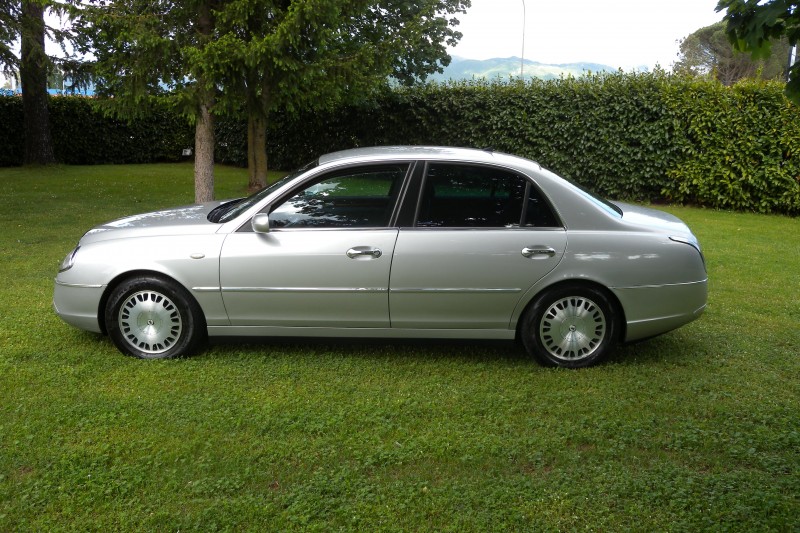 Vendo lancia thesis limousine picture
