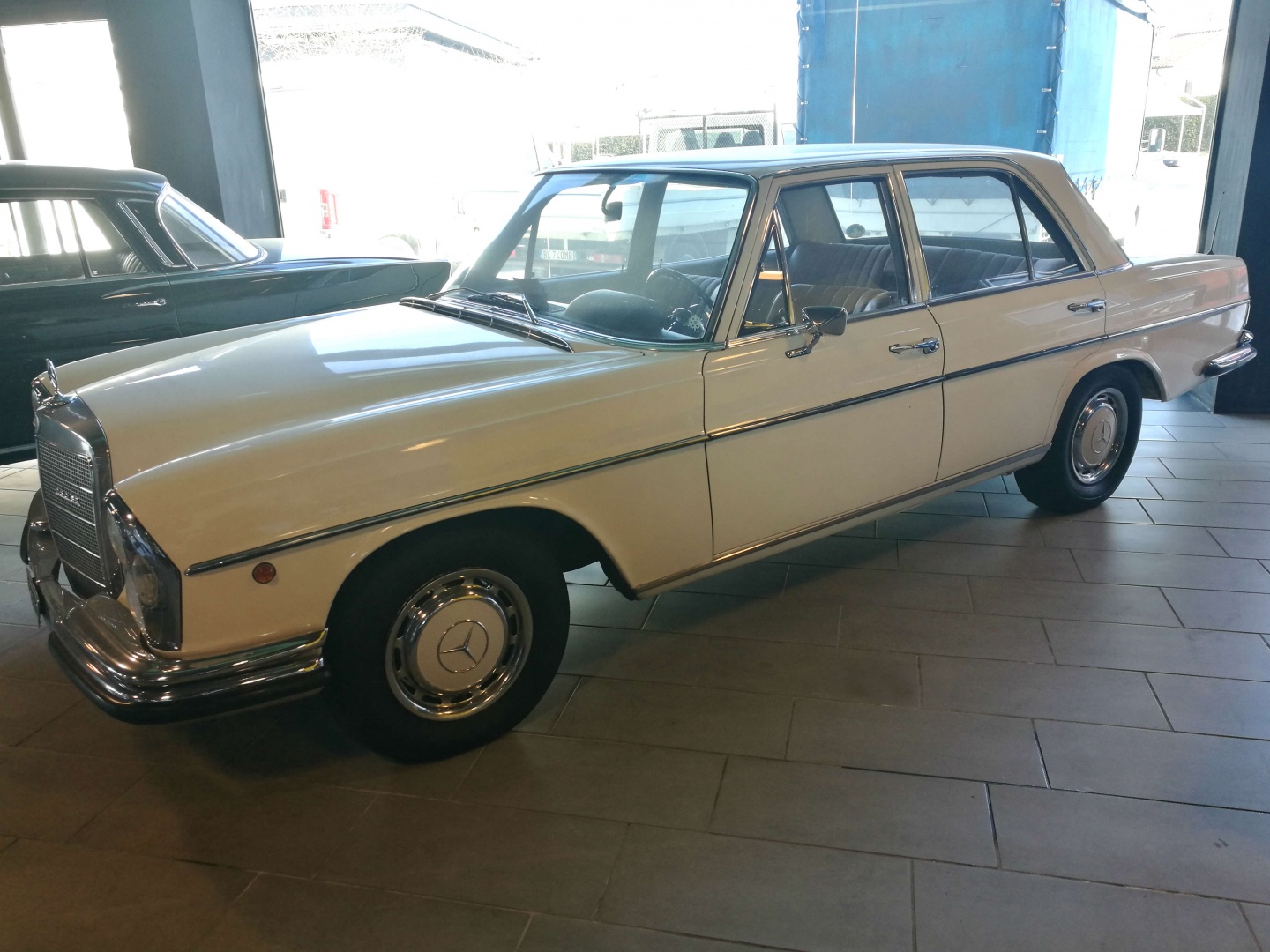 For Sale MERCEDES W114 250 SE For Sale MERCEDES W114 250 SE